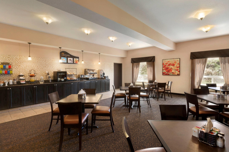 Food & Drinks 5, Days Inn by Wyndham Innisfail, Division No. 8