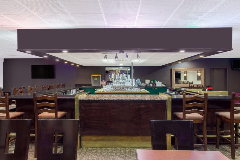 Food & Drinks 5, Ramada by Wyndham Fresno North, Fresno