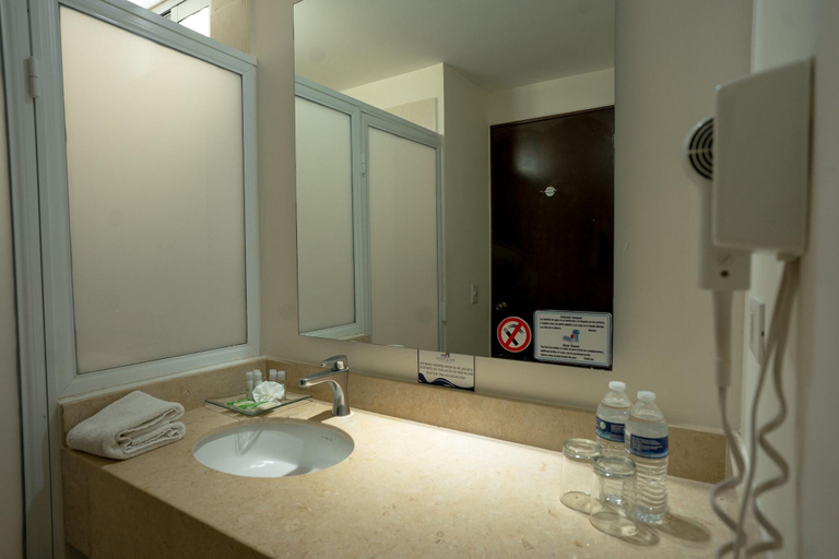 Bathroom 3, Costa Club Punta Arena - Desayuno buffet incluido, Puerto Vallarta