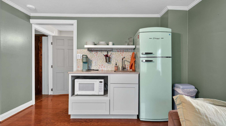 Private kitchen, Liberty Suite 1 Bedroom Apts, Adams