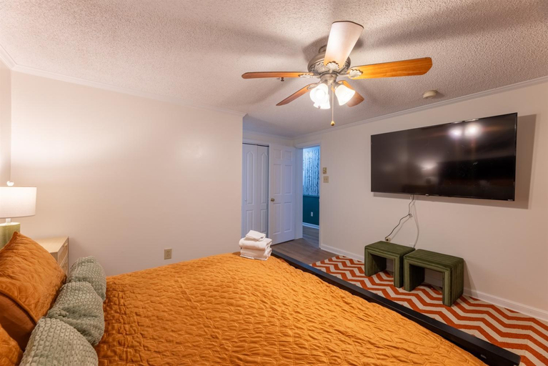 Bedroom 2, ML 294 Ski-InOut Slope Views Steps to Ballhooter Sleeps 6, Pocahontas