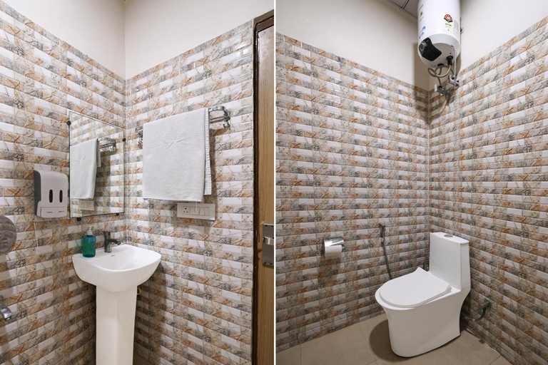 Bathroom, Super Townhouse Noida Sector 70 Formerly Palm Paradise, Gautam Buddha Nagar