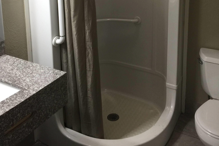 Bathroom 4, Super 8 by Wyndham Florence, Boone