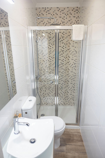 Bathroom 4, GerêsTER, Terras de Bouro