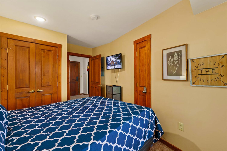 Bedroom 3, HH 207 Ski-InOut Sunrise Views Village Steps Sleeps 4, Pocahontas
