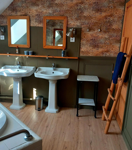 Bathroom, Laclos des champs, Somme