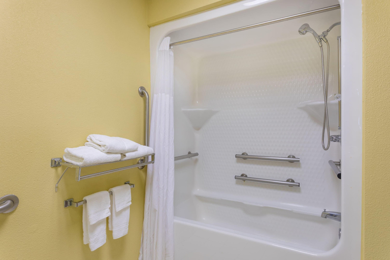 Bathroom 3, Baymont by Wyndham Fayetteville, Washington