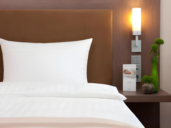 Bedroom 3, IntercityHotel Berlin Hauptbahnhof, Berlin