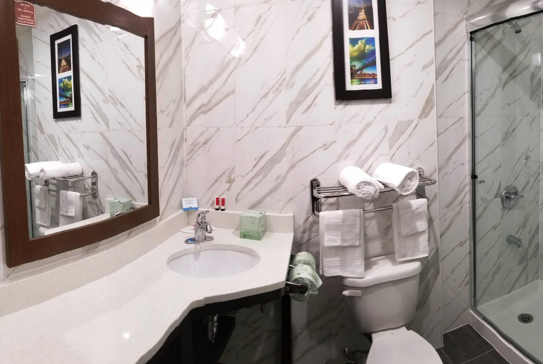 Bathroom 4, Days Inn by Wyndham Brooklyn Marine Park, New York