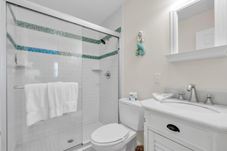 Bathroom, 7 Doors Down villa, Manatee