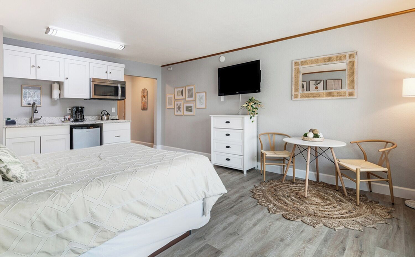 Room 5, Bend Riverside Rentals, Deschutes