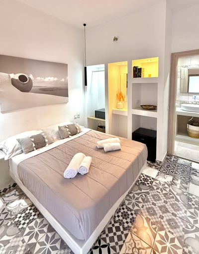 Room 4, Comfort Inn Fira, South Aegean