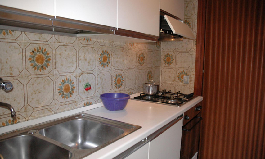 Kitchen, Villa with a large fenced garden, Udine