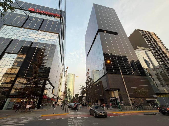 Exterior 2, San Isidro financial district stay (404), Lima