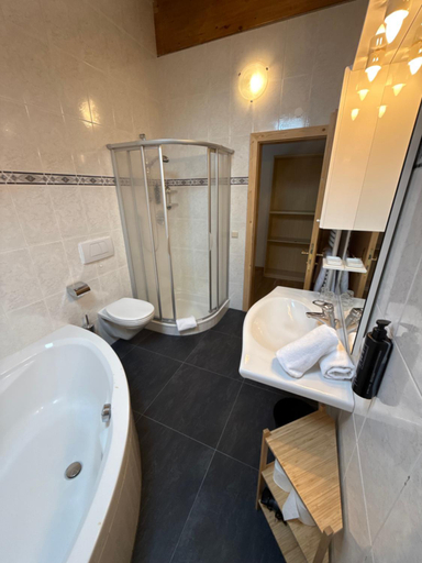 Bathroom 2, Hohenbichl, Bolzano