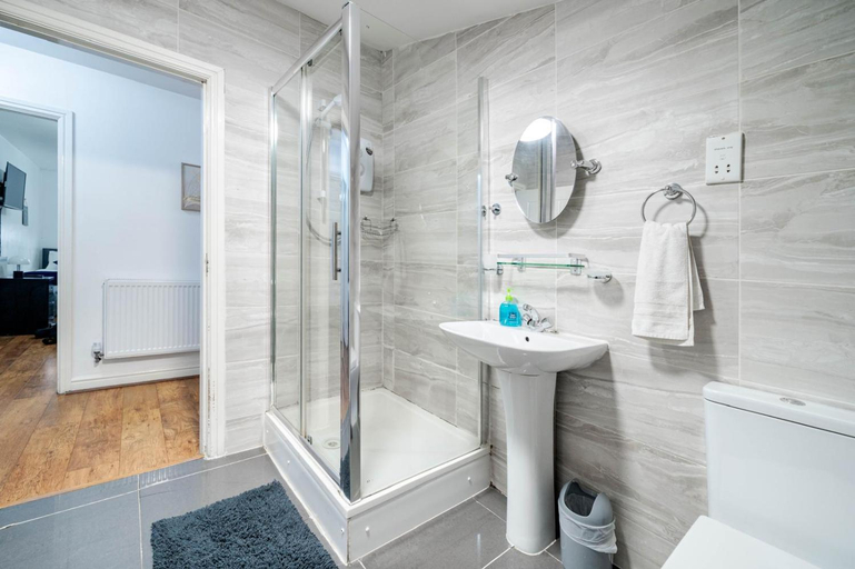 Bathroom 5, Rusholme Rooms, Manchester