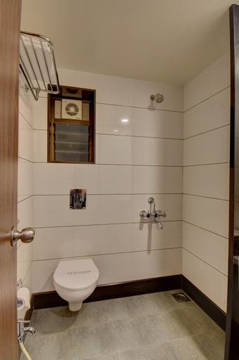 Bathroom 4, Hotel Dreamland, Pune