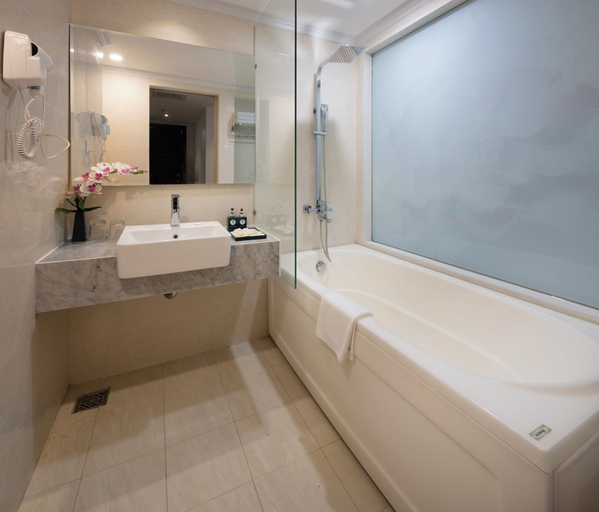 Bathroom 5, Hon Chong Retreat Hotel, Nha Trang