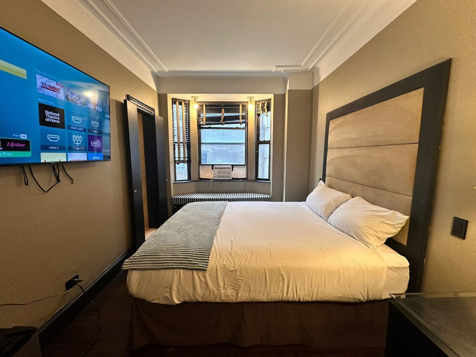 Room 1, Brooklyn Finest Suites, New York