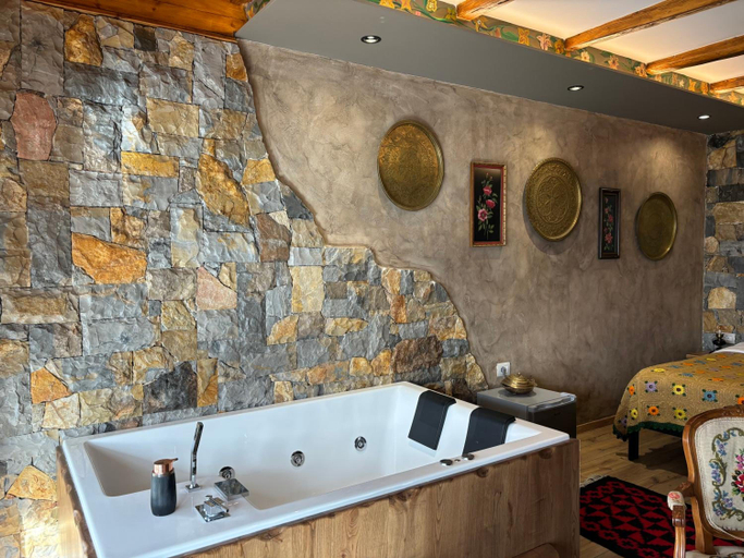 Bathroom 3, Vila Eden Boutique Hotel, Korçës