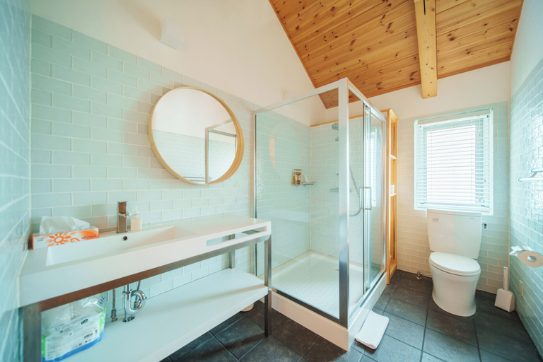 Bathroom 4, Hakuba Shiro Usagi, Hakuba