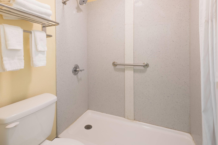 Bathroom 4, Days Inn by Wyndham Madison, Morgan