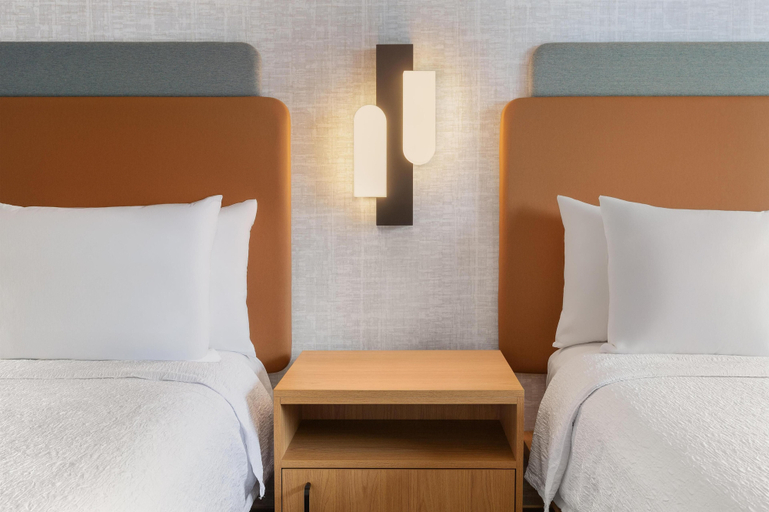 Bedroom 3, Hampton Inn & Suites by Hilton Langley-Surrey, Greater Vancouver