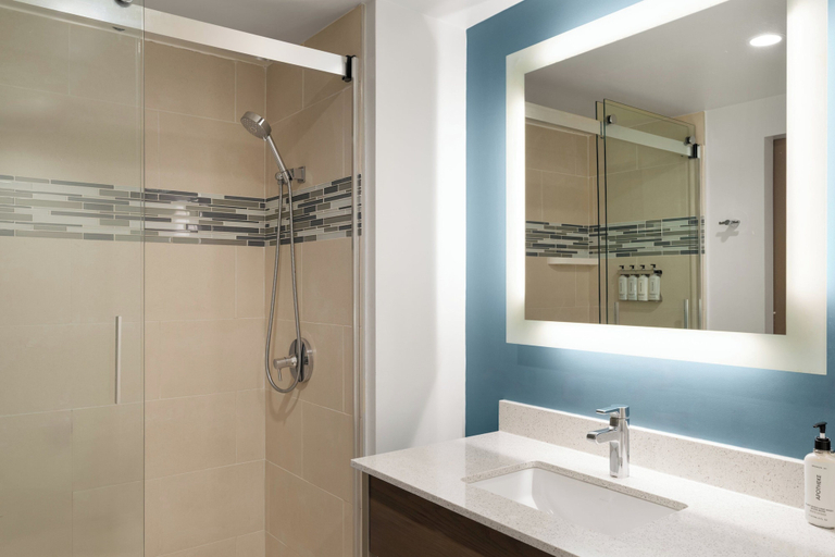 Bathroom 5, EVEN Hotel BROOKLYN by IHG, New York