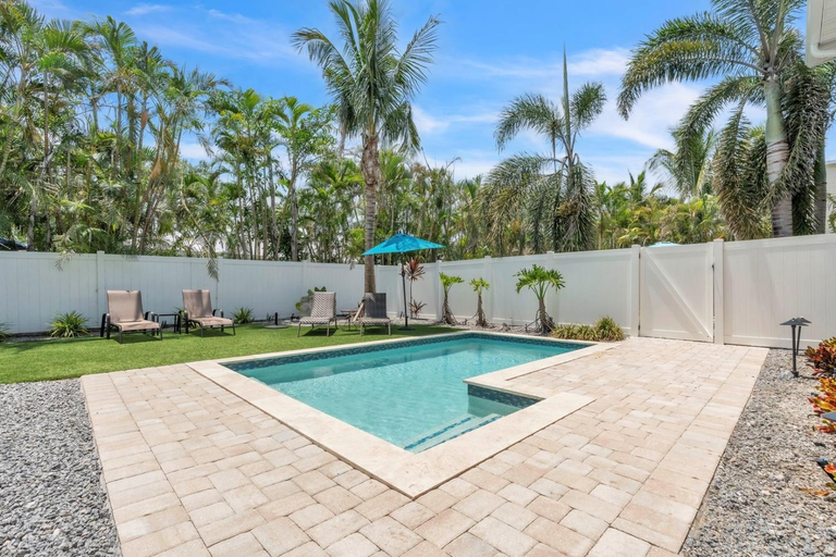 Sport & Beauty 4, 7 Doors Down villa, Manatee