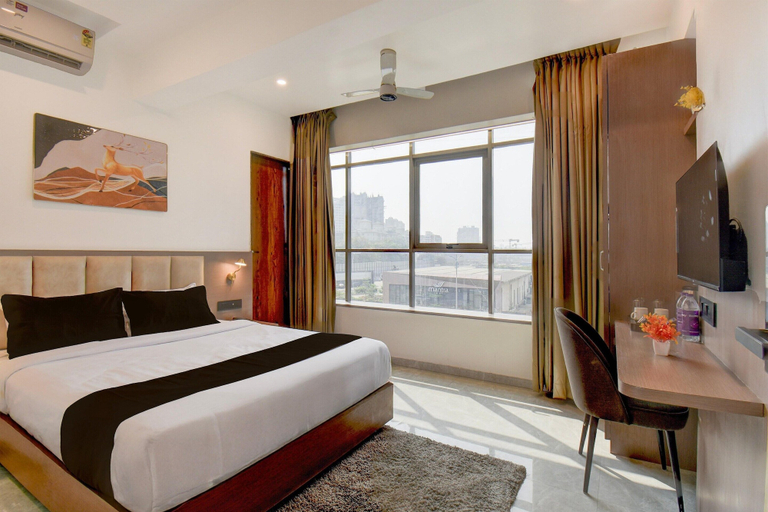 Room 5, POP 84260d Hotel City Centre, Pune
