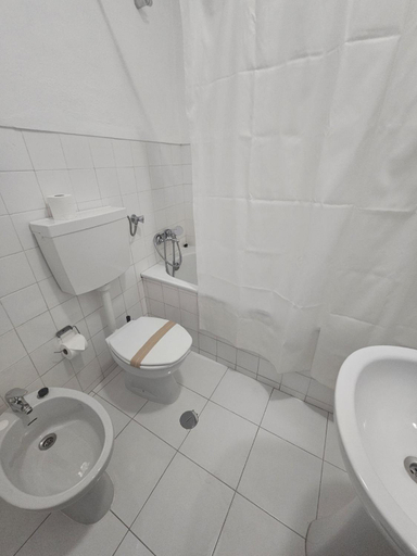Bathroom 4, Romeu, Loulé