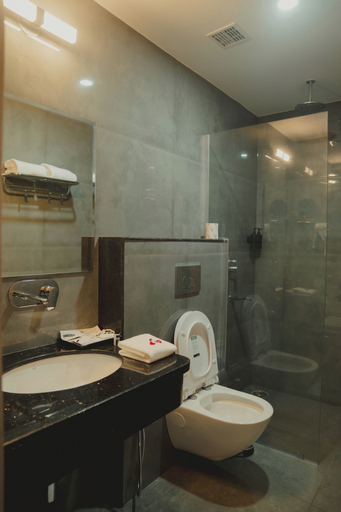 Bathroom 4, Hotel Siddharth Grand, Varanasi