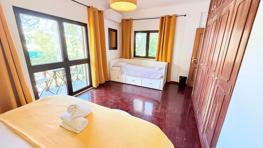 Bedroom 2, Casa Calidris - Bed, Wine & Breakfast, Sesimbra