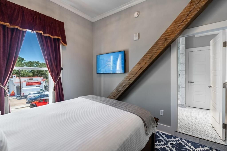 Room 2, Hotel St. Cloud, Fremont