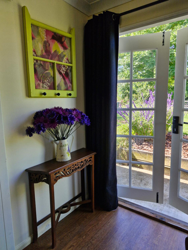 Others 5, Vibrant & Vintage B & B, Cambooya - Pt B
