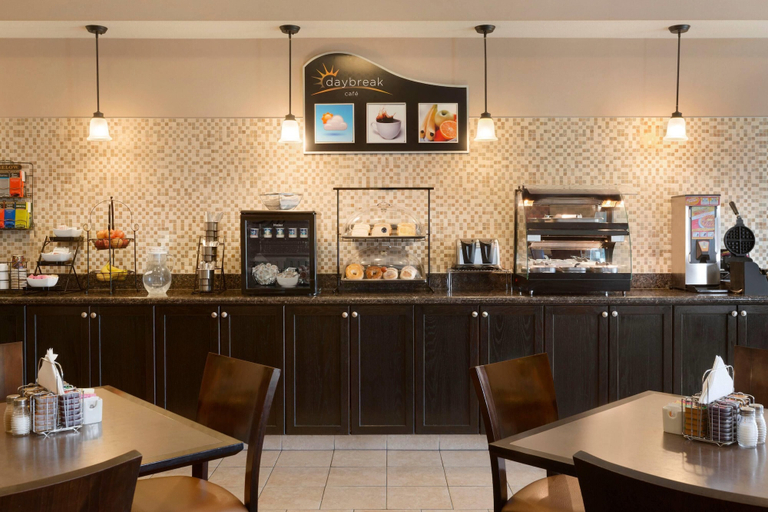 Food & Drinks 5, Days Inn by Wyndham Innisfail, Division No. 8