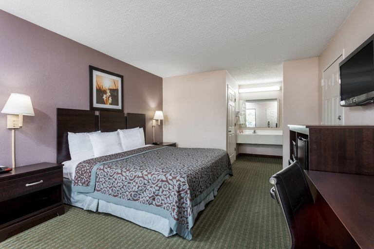 Bedroom 4, Days Inn by Wyndham Lugoff, Kershaw