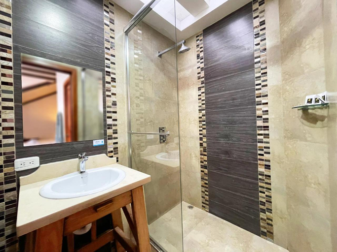 Bathroom 3, Hotel Azul de la Plaza by Chat Noir, Cuenca