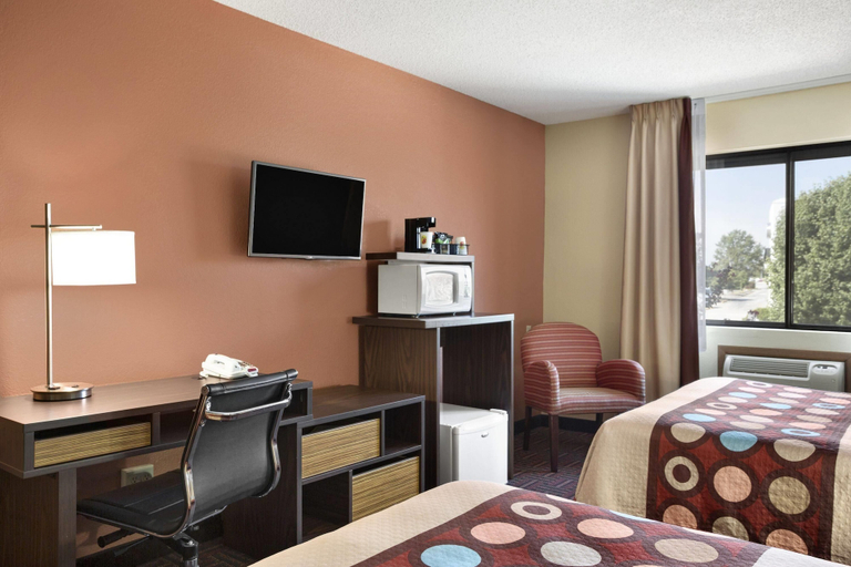 Bedroom 3, Super 8 by Wyndham Carbondale, Jackson