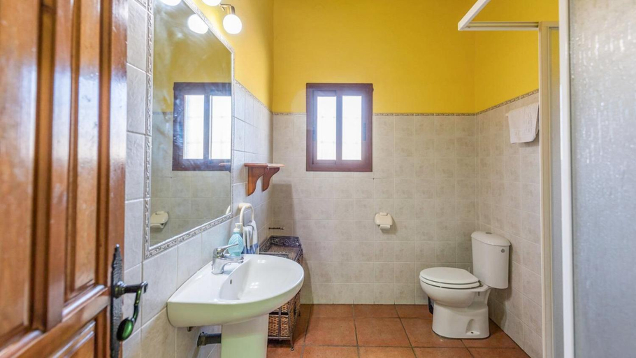 Bathroom 2, Casa Alejandro Almachar by Ruralidays, Málaga