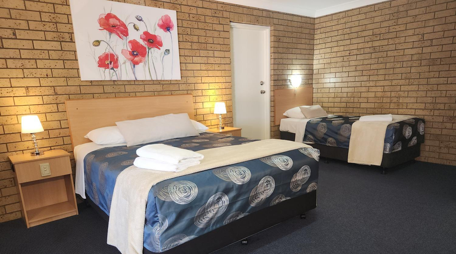 Bedroom 2, Macintyre Motor Inn, Goondiwind
