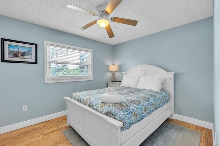 Bedroom 2, 7 Doors Down villa, Manatee