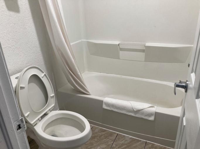 Bathroom, Woodward Inn&Suite, Woodward