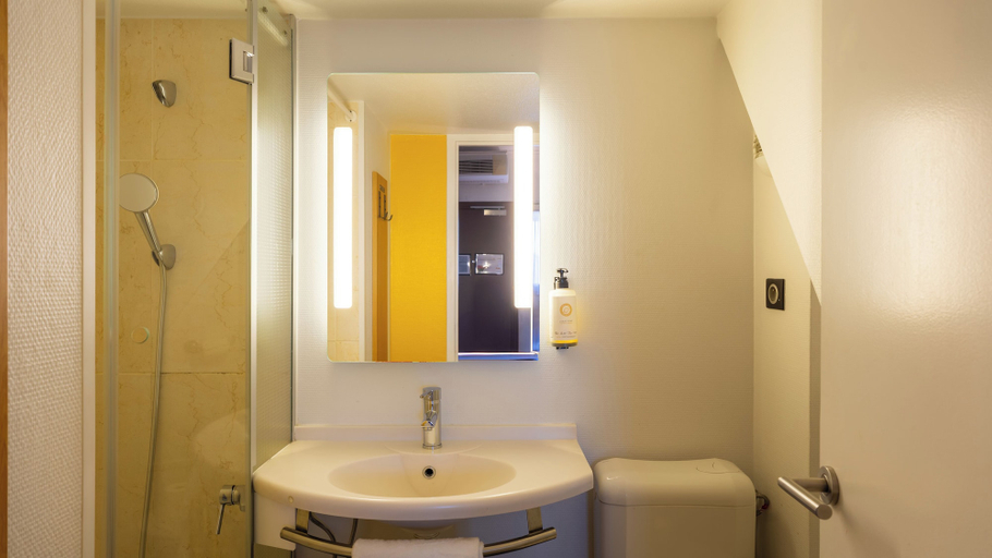 Bathroom 4, Kyriad ECO - Lorient Lanester, Morbihan