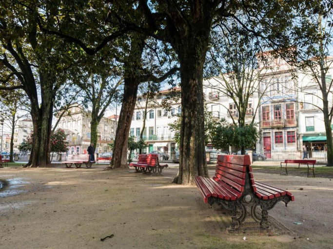 4, Spacious city apartment with modern amenities, Porto