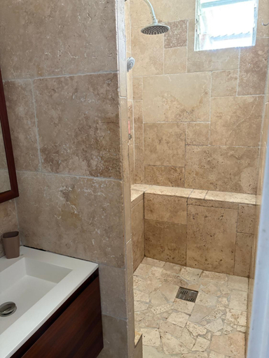 Bathroom, Matilona, Sainte-Rose