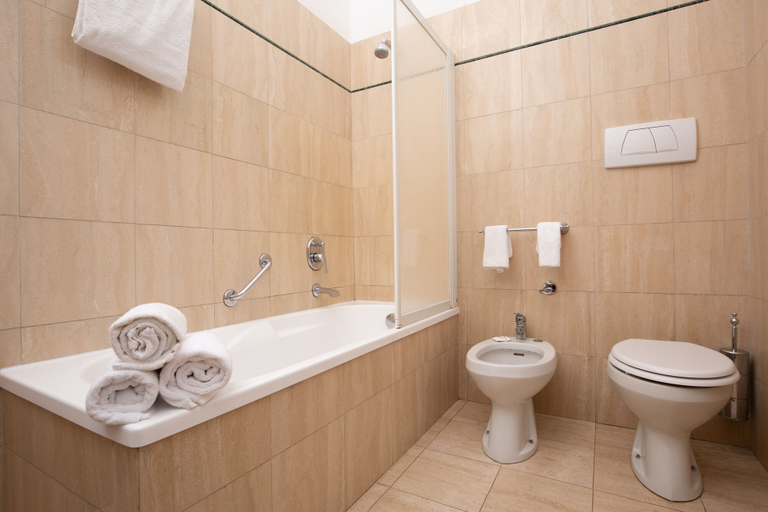 Bathroom 5, Grand Hotel Londra, Imperia