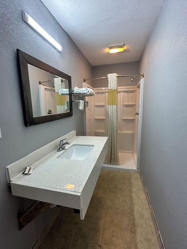 Bathroom 3, Budget Inn Magnolia, Columbia