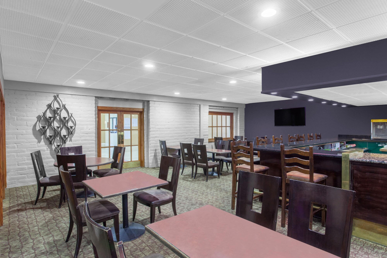 Food & Drinks 5, Ramada by Wyndham Fresno North, Fresno