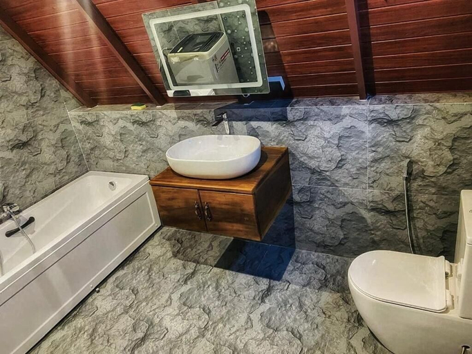 Bathroom 3, The mountain breeze galle, Bope-Poddala